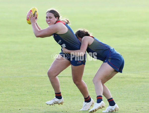 AFLW 2022 S7 Training - Adelaide Crows 161122 - A-567170