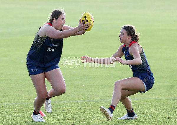 AFLW 2022 S7 Training - Adelaide Crows 161122 - A-567174