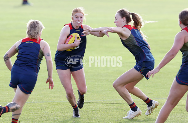 AFLW 2022 S7 Training - Adelaide Crows 161122 - A-567178