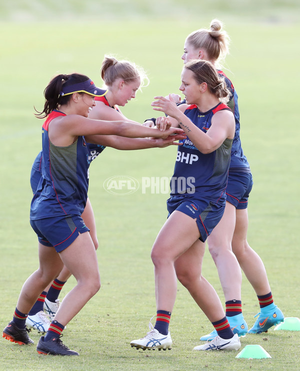 AFLW 2022 S7 Training - Adelaide Crows 161122 - A-567345