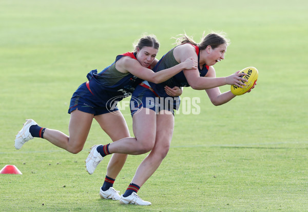 AFLW 2022 S7 Training - Adelaide Crows 161122 - A-567366