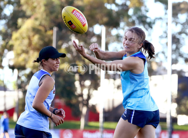 AFLW 2022 S7 Training - North Melbourne 171122 - A-579322