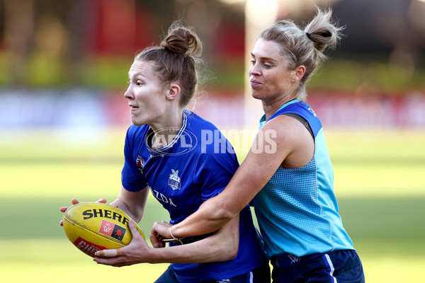 AFLW 2022 S7 Training - North Melbourne 171122 - A-579432