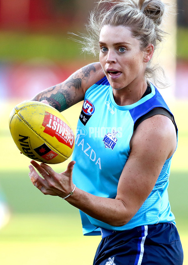 AFLW 2022 S7 Training - North Melbourne 171122 - A-581998