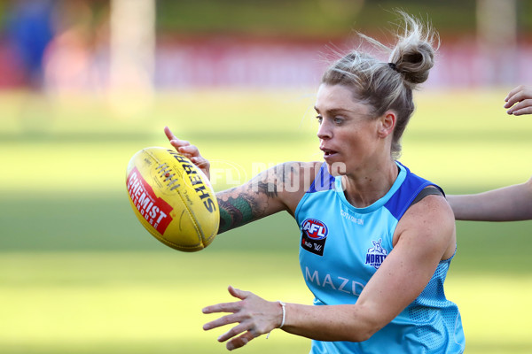 AFLW 2022 S7 Training - North Melbourne 171122 - A-582011