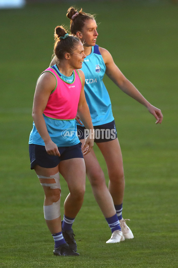 AFLW 2022 S7 Training - North Melbourne 171122 - A-582032