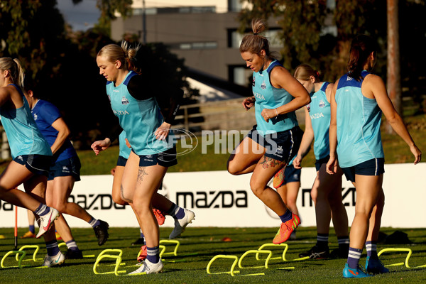 AFLW 2022 S7 Training - North Melbourne 171122 - A-582060