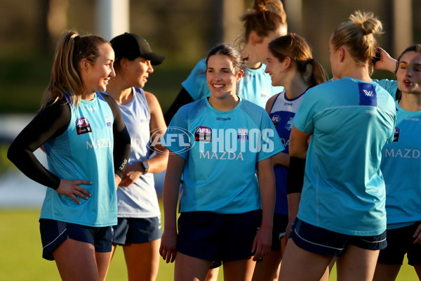 AFLW 2022 S7 Training - North Melbourne 171122 - A-584909