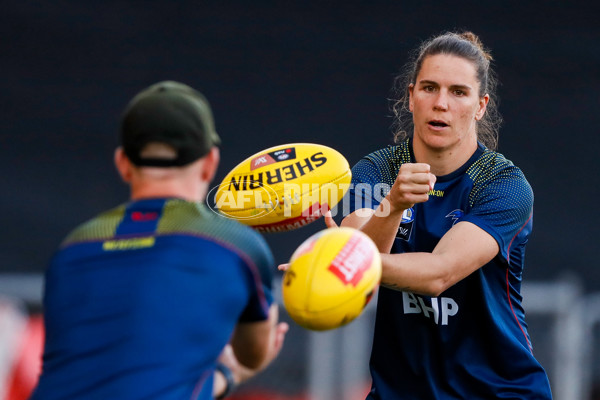 AFLW 2022 S7 First Preliminary Final - Brisbane v Adelaide - A-584950