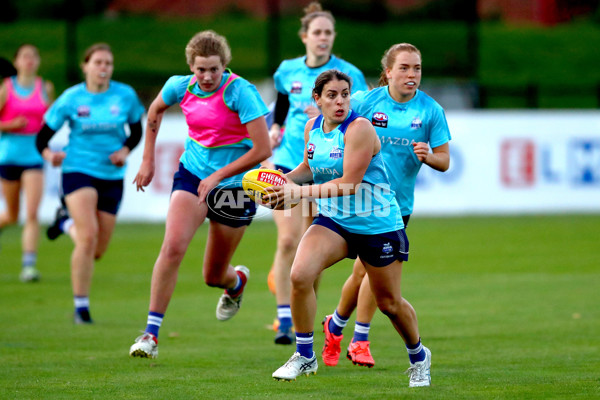 AFLW 2022 S7 Training - North Melbourne 171122 - A-585618