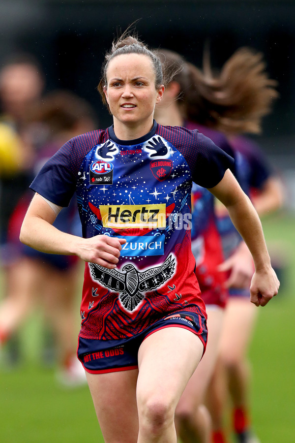 AFLW 2022 S7 Second Preliminary Final - Melbourne v North Melbourne - A-596806