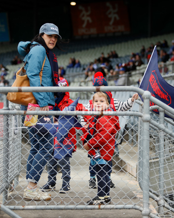 AFLW 2022 S7 Second Preliminary Final - Melbourne v North Melbourne - A-597499