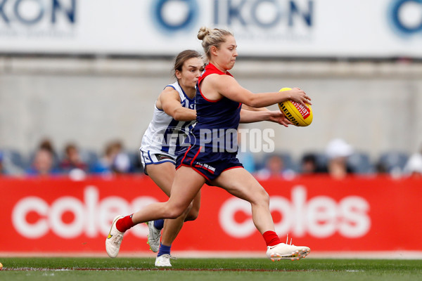 AFLW 2022 S7 Second Preliminary Final - Melbourne v North Melbourne - A-599558