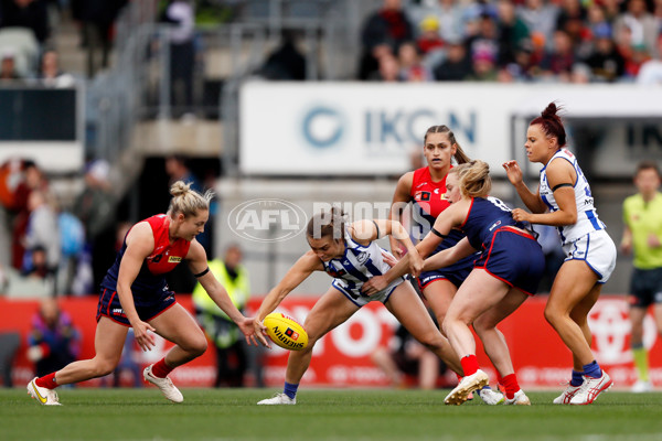 AFLW 2022 S7 Second Preliminary Final - Melbourne v North Melbourne - A-599562