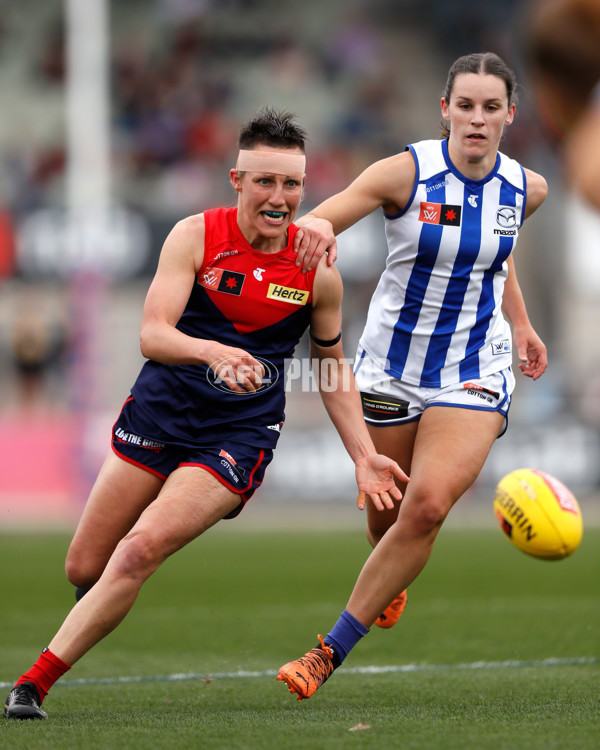 AFLW 2022 S7 Second Preliminary Final - Melbourne v North Melbourne - A-599566