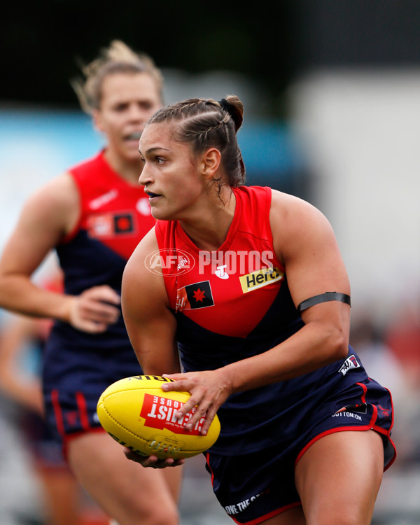 AFLW 2022 S7 Second Preliminary Final - Melbourne v North Melbourne - A-599569