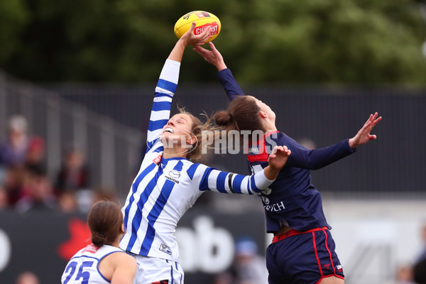 AFLW 2022 S7 Second Preliminary Final - Melbourne v North Melbourne - A-599605