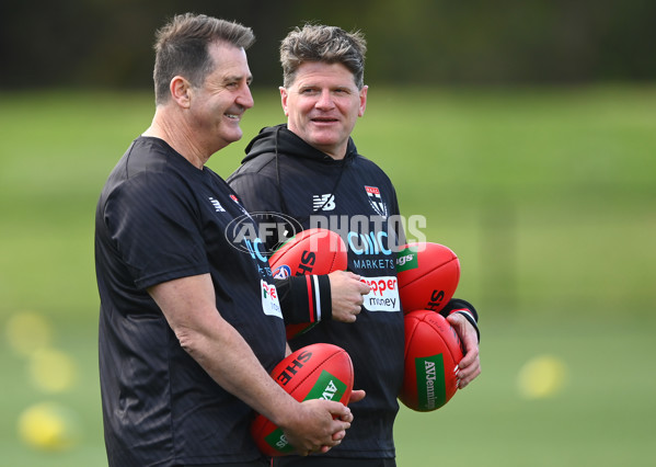 AFL 2022 Training - St Kilda 211122 - A-621543