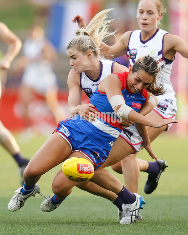 AFLW 2022 Round 10 - Western Bulldogs v Fremantle - A-654762