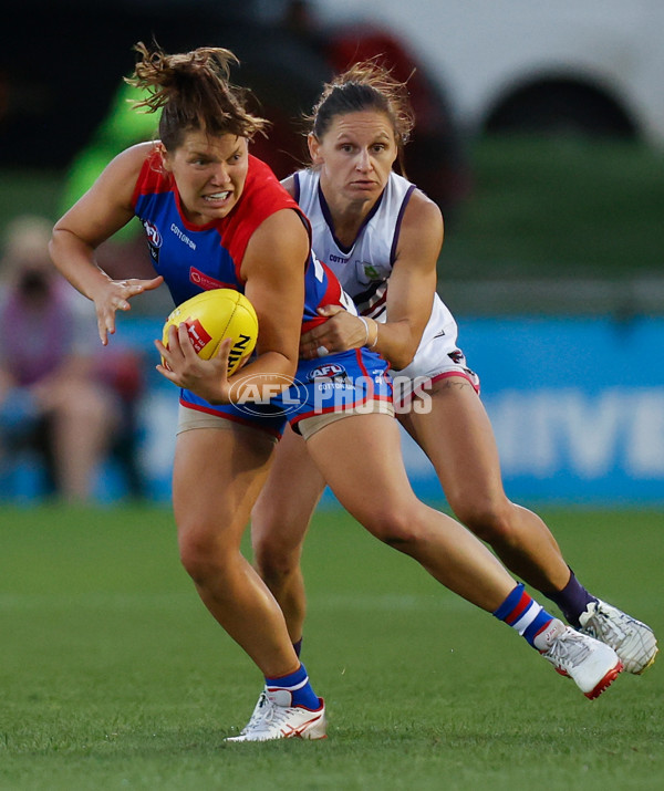 AFLW 2022 Round 10 - Western Bulldogs v Fremantle - A-657344