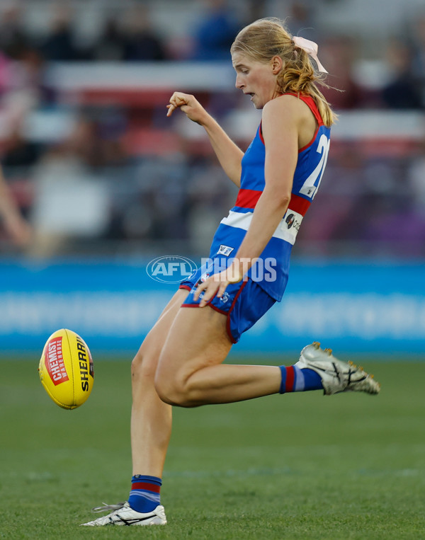 AFLW 2022 Round 10 - Western Bulldogs v Fremantle - A-657370