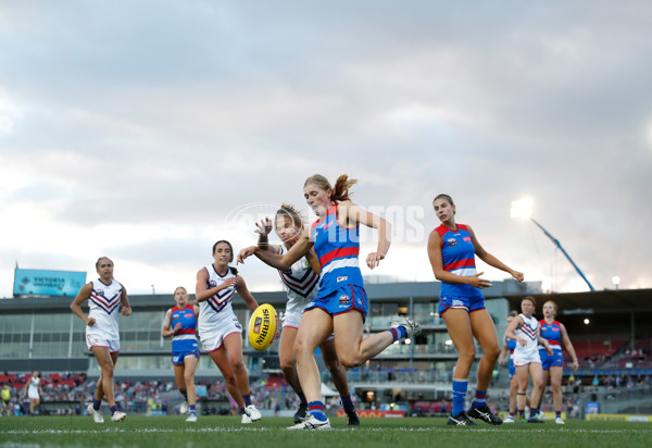 AFLW 2022 Round 10 - Western Bulldogs v Fremantle - A-657388