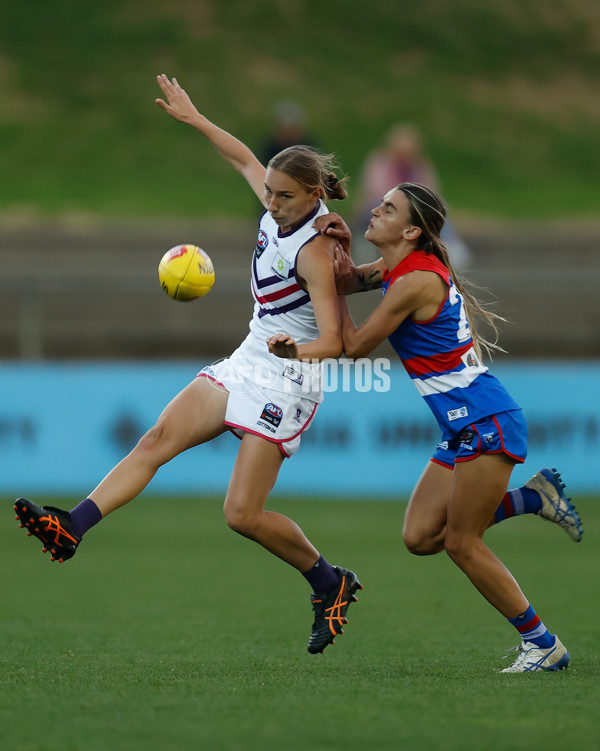 AFLW 2022 Round 10 - Western Bulldogs v Fremantle - A-657400