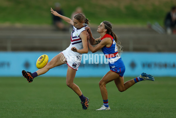 AFLW 2022 Round 10 - Western Bulldogs v Fremantle - A-657402