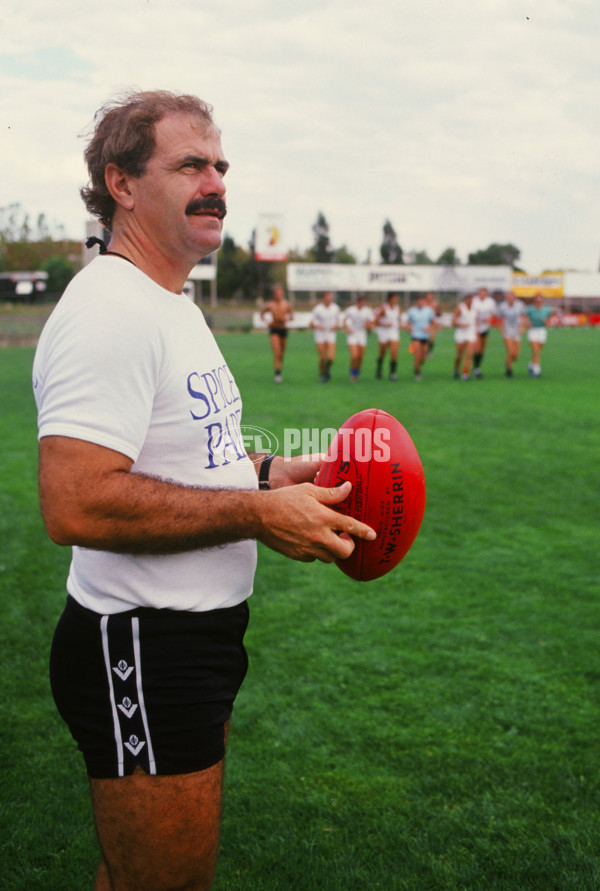 AFL Media - 1980's Collingwood Magpies Training - 28380