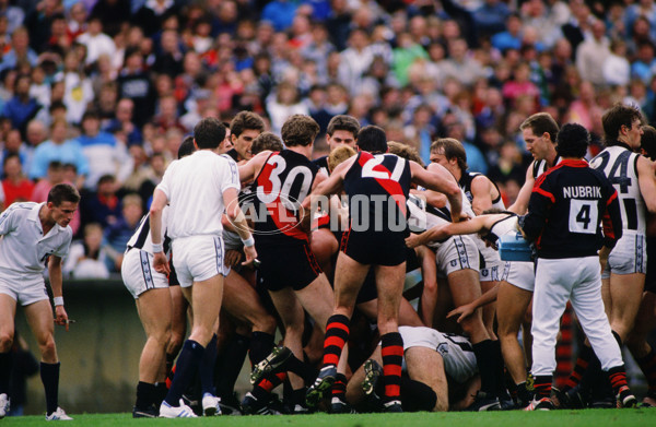 VFL 1989 - Collingwood v Essendon - 28598