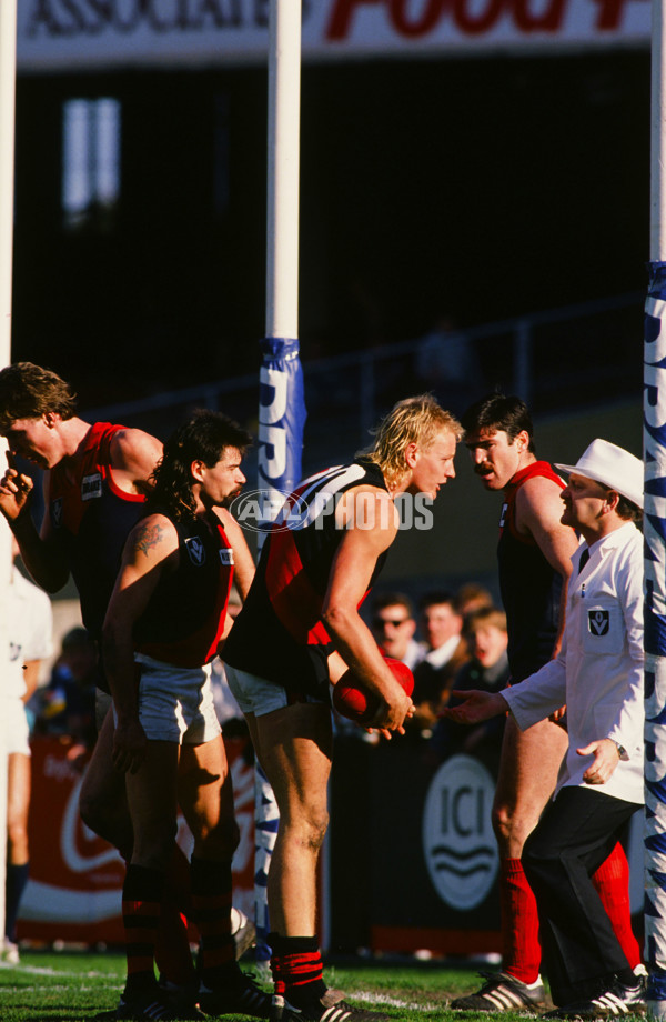 VFL 1989 - Melbourne v Essendon - 29672