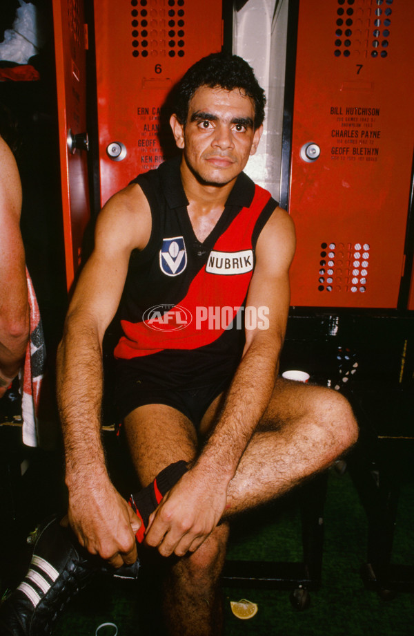 VFL 1989 - Essendon Bombers - 30313