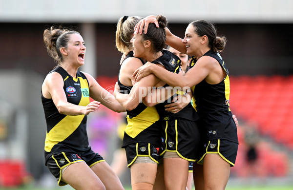 AFLW 2022 Round 04 - Gold Coast v Richmond - A-677095