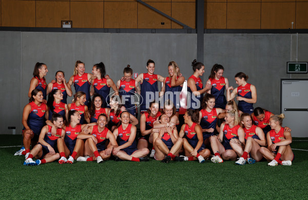 AFLW 2022 Media - Melbourne Team Photo Day - 897287