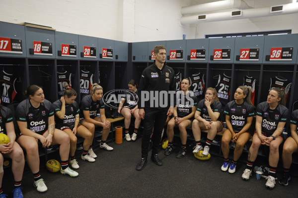 AFLW 2022 S7 Round 01 - Sydney v St Kilda - A-723997