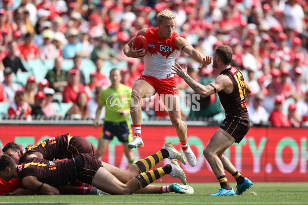 AFL Rd 2  - Sydney v Hawthorn - A-999292