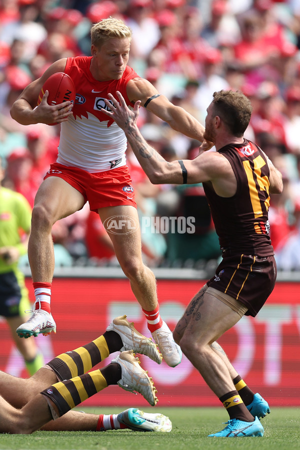 AFL Rd 2  - Sydney v Hawthorn - A-999689