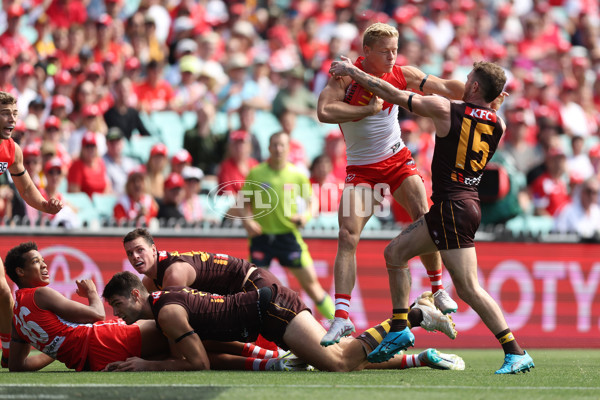 AFL Rd 2  - Sydney v Hawthorn - A-999690